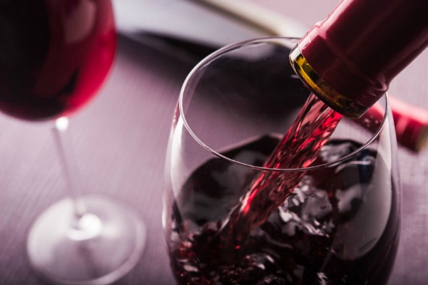 9 käytännön vaiheet viinin valitsemiseksi seuraavaan juhlaan